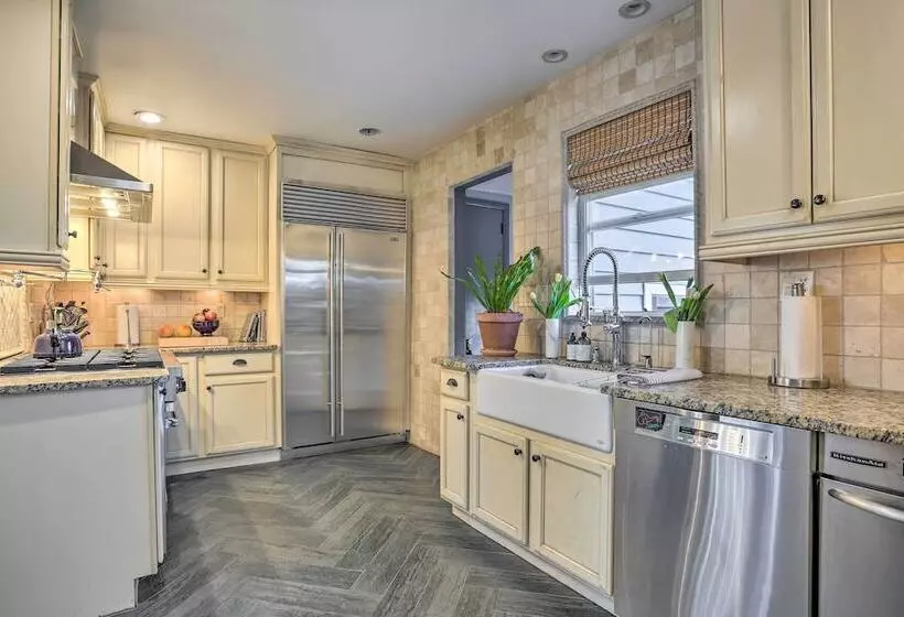 Classic Teaneck Colonial Home With A Modern Touch