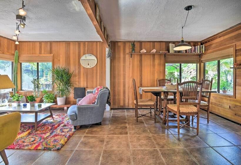 Cozy California Abode Near Malibu Beaches!