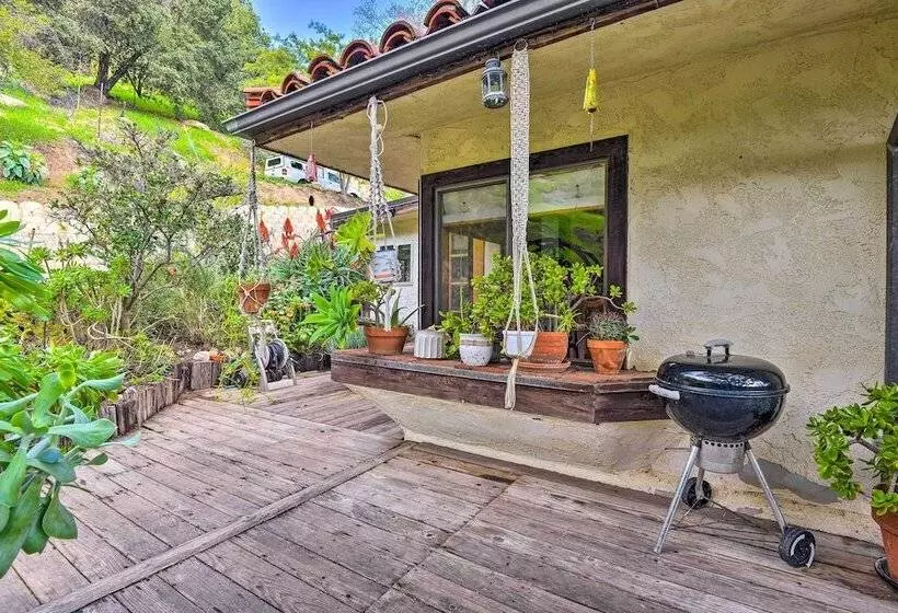Cozy California Abode Near Malibu Beaches!