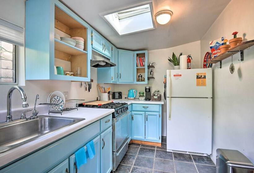 Cozy California Abode Near Malibu Beaches!