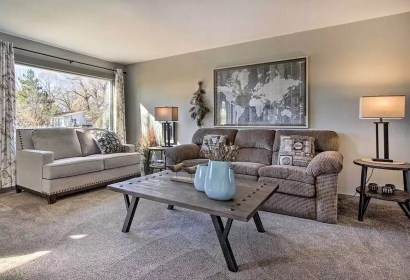 Cozy Choteau Home W/ Fire Pit, Grill, Yard!