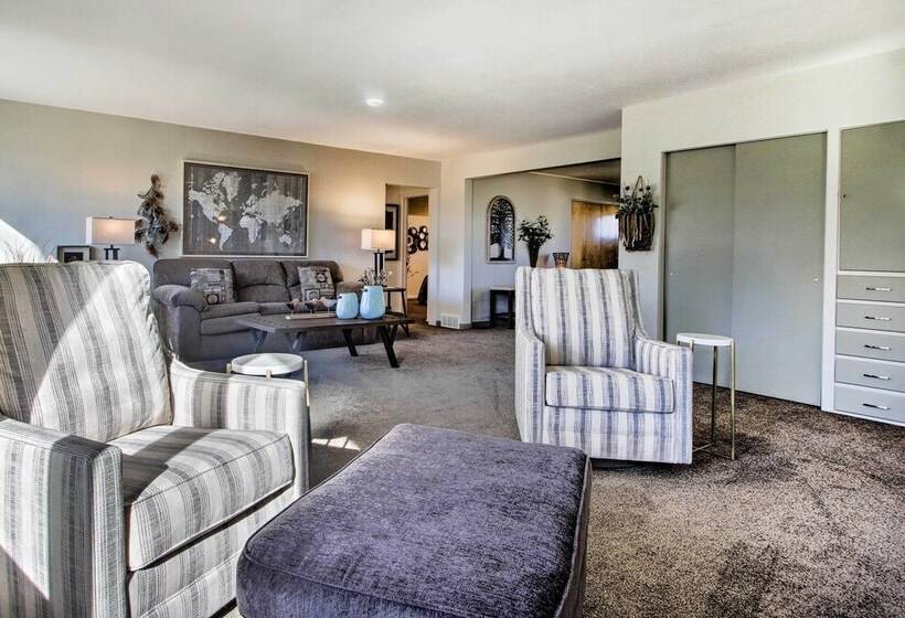 Cozy Choteau Home W/ Fire Pit, Grill, Yard!