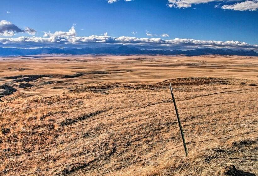 Cozy Choteau Home W/ Fire Pit, Grill, Yard!