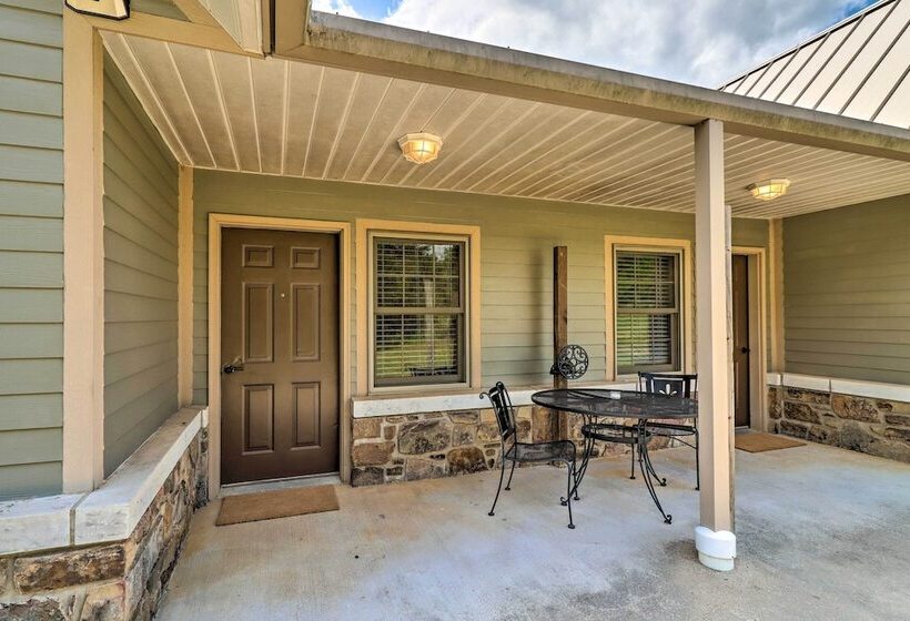 Cozy Cottage < 1 Mile From Kindred Barn!