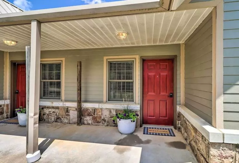 Cozy Cottage < 1 Mile From Kindred Barn!