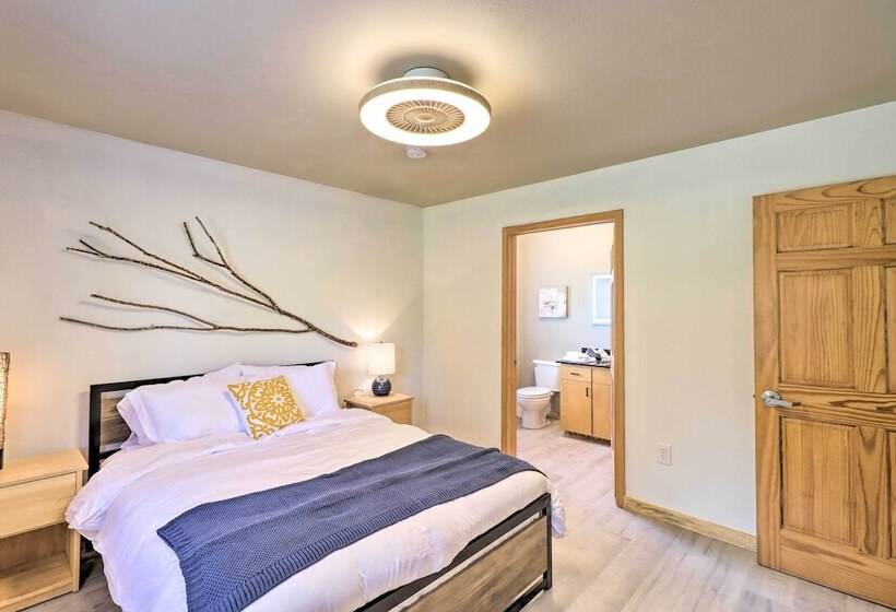 Cozy Cottage < 1 Mile From Kindred Barn!