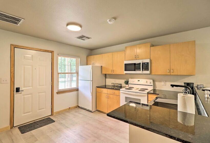 Cozy Cottage < 1 Mile From Kindred Barn!