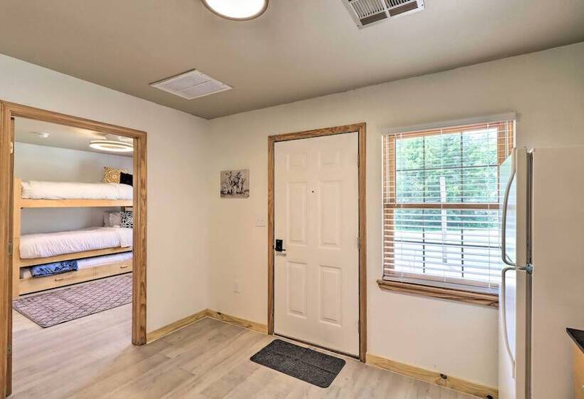 Cozy Cottage < 1 Mile From Kindred Barn!