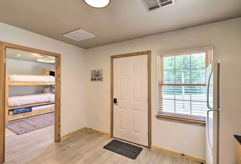 Cozy Cottage < 1 Mile From Kindred Barn!