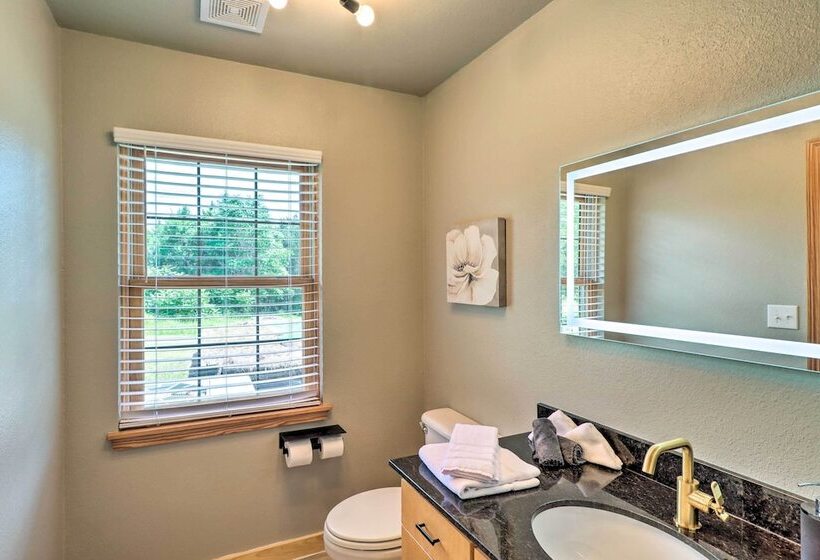 Cozy Cottage < 1 Mile From Kindred Barn!