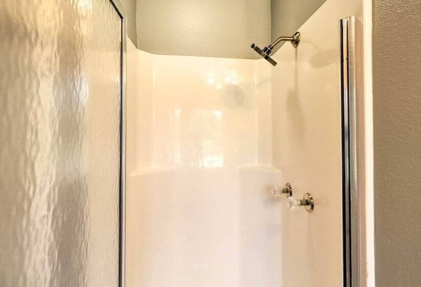 Cozy Cottage < 1 Mile From Kindred Barn!