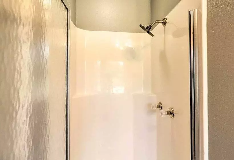 Cozy Cottage < 1 Mile From Kindred Barn!