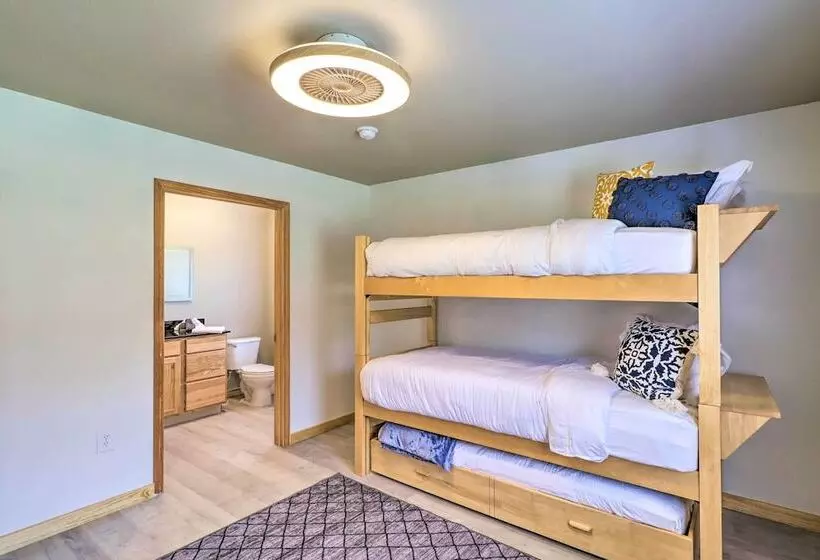 Cozy Cottage < 1 Mile From Kindred Barn!