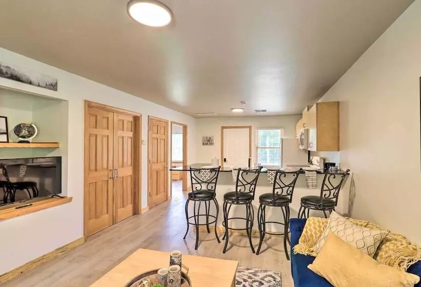 Cozy Cottage < 1 Mile From Kindred Barn!