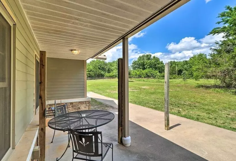 Cozy Cottage < 1 Mile From Kindred Barn!