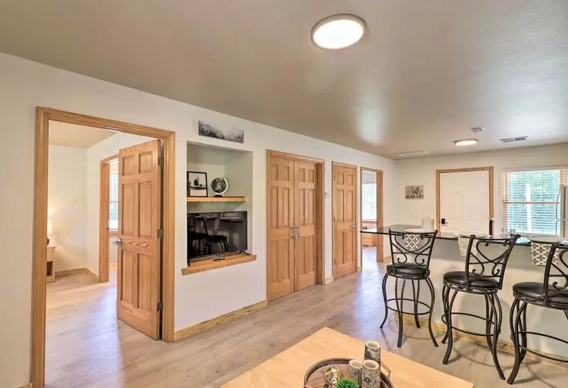 Cozy Cottage < 1 Mile From Kindred Barn!