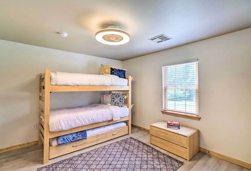 Cozy Cottage < 1 Mile From Kindred Barn!