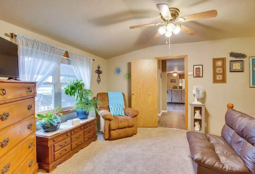 Cozy Lake Eufaula Hideaway W/ Fire Pit & Hot Tub!