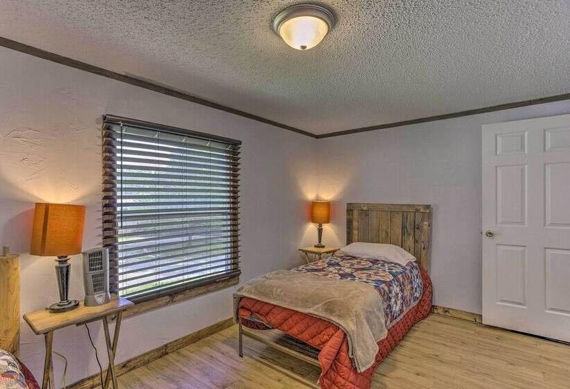 Cozy Mead Home W/ Grill & Patio: Nearby Lake!