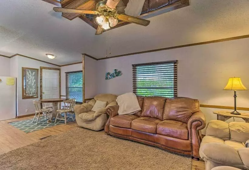 Cozy Mead Home W/ Grill & Patio: Nearby Lake!