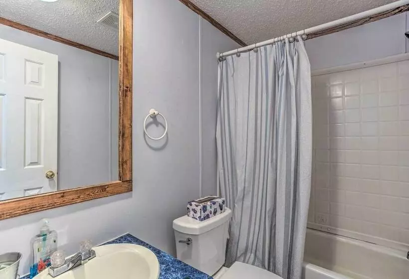 Cozy Mead Home W/ Grill & Patio: Nearby Lake!
