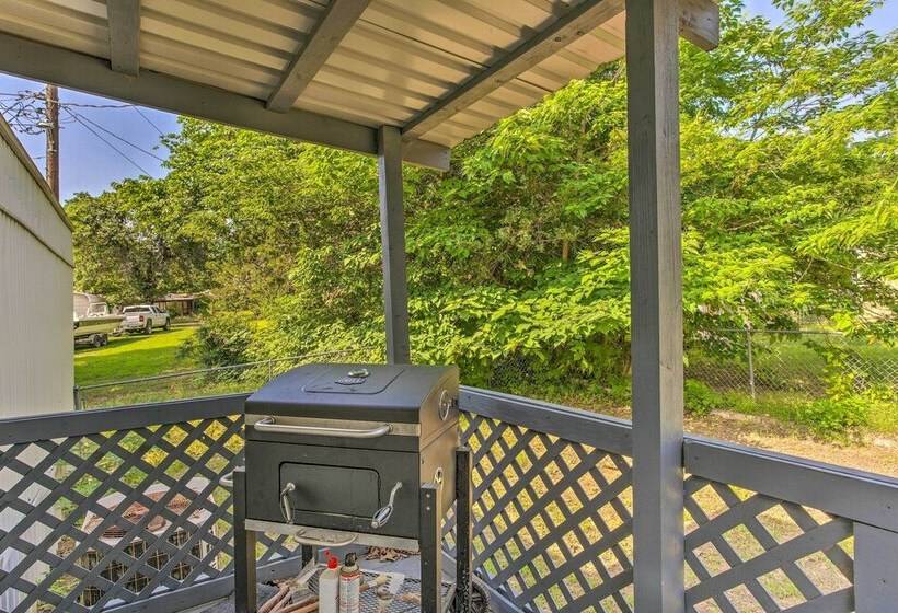 Cozy Mead Home W/ Grill & Patio: Nearby Lake!