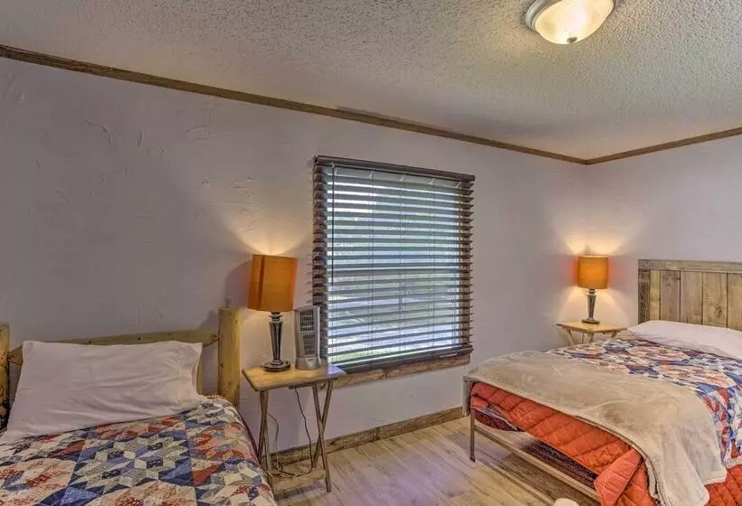 Cozy Mead Home W/ Grill & Patio: Nearby Lake!