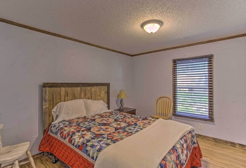 Cozy Mead Home W/ Grill & Patio: Nearby Lake!