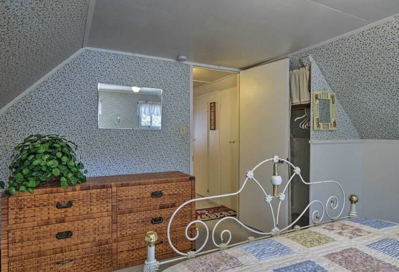 Cozy Mi Wuk Village Cabin W/ Porch Near Stanislaus