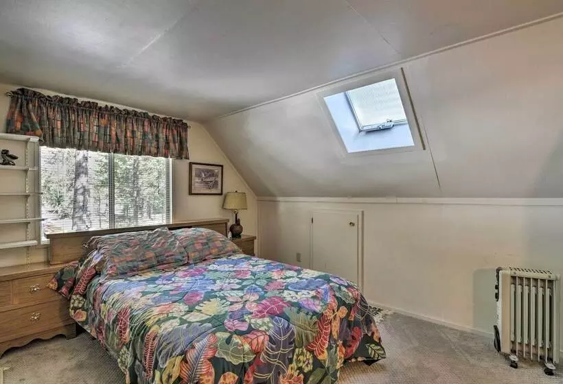 Cozy Mi Wuk Village Cabin W/ Porch Near Stanislaus