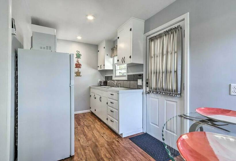 Cozy Warsaw Cottage: Walk To Drake Harbor!