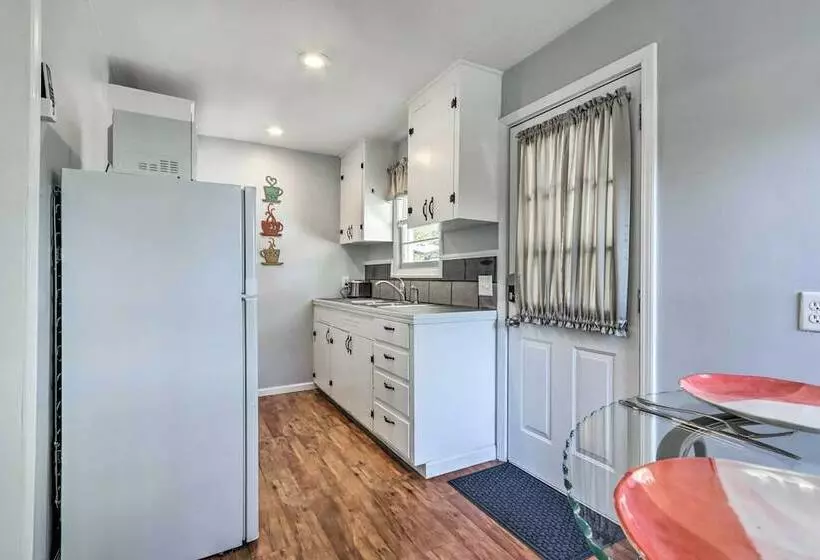 Cozy Warsaw Cottage: Walk To Drake Harbor!
