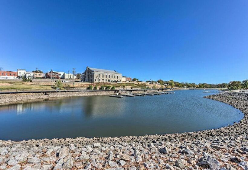 Cozy Warsaw Cottage: Walk To Drake Harbor!