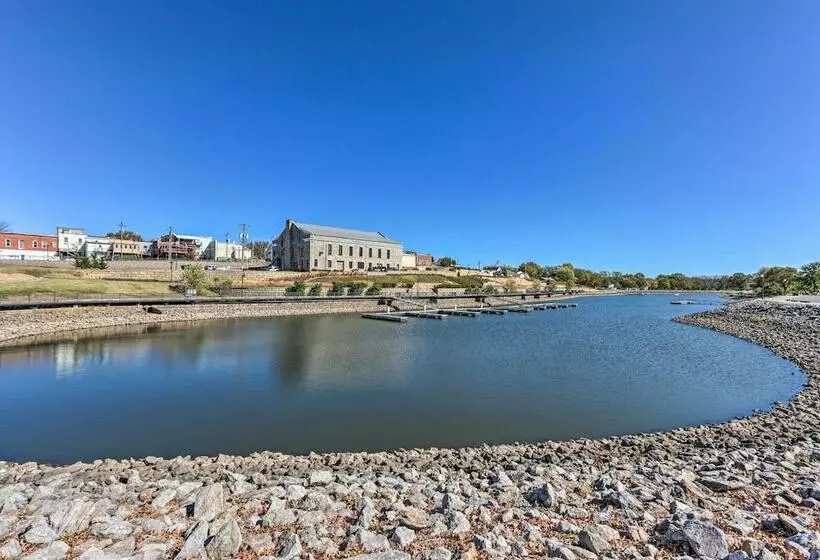 Cozy Warsaw Cottage: Walk To Drake Harbor!