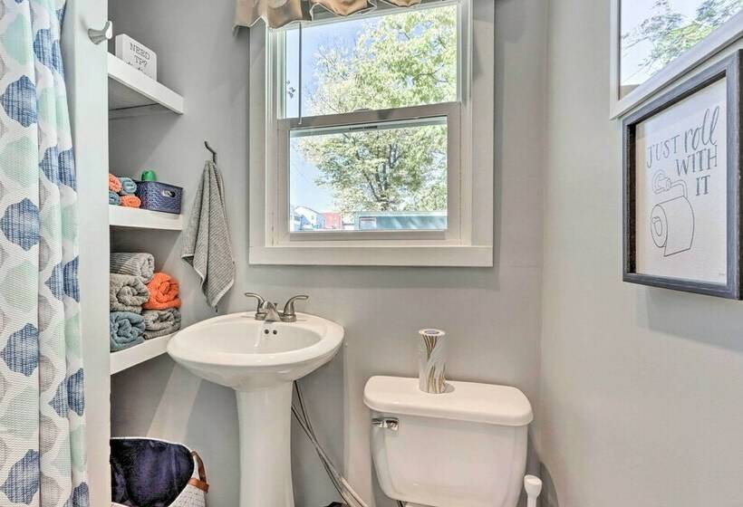 Cozy Warsaw Cottage: Walk To Drake Harbor!