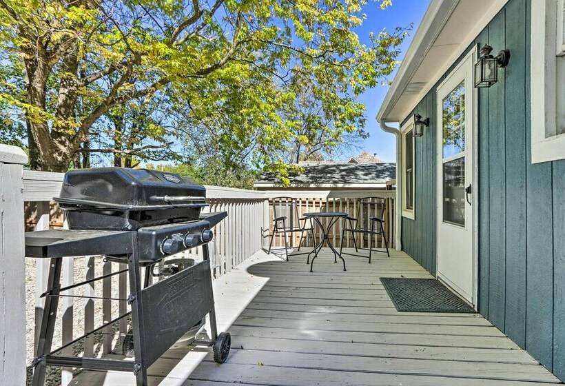 Cozy Warsaw Cottage: Walk To Drake Harbor!