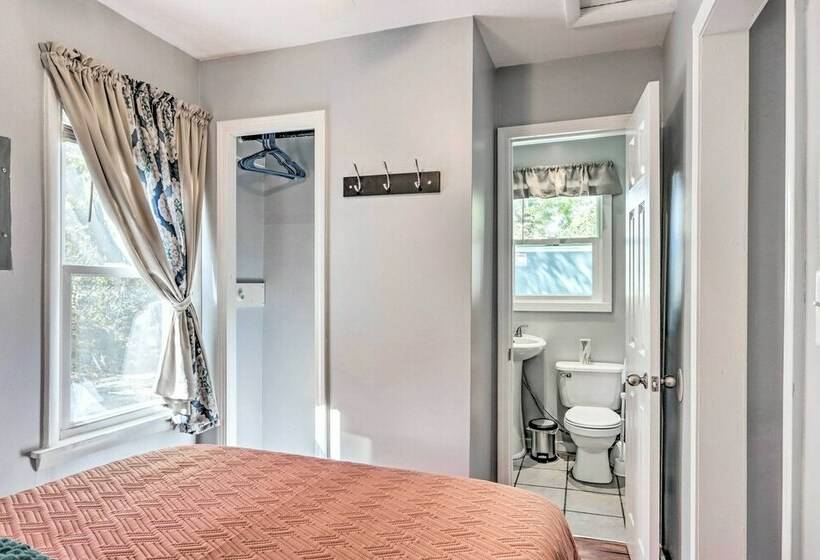 Cozy Warsaw Cottage: Walk To Drake Harbor!