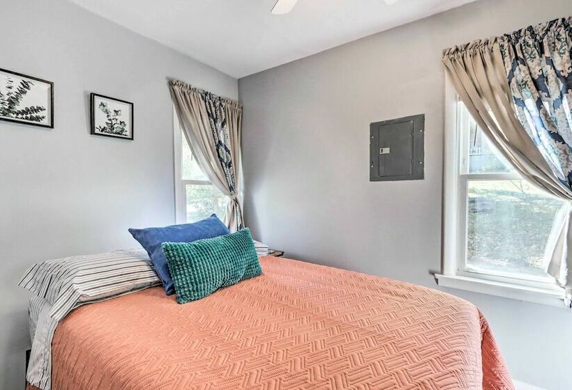 Cozy Warsaw Cottage: Walk To Drake Harbor!