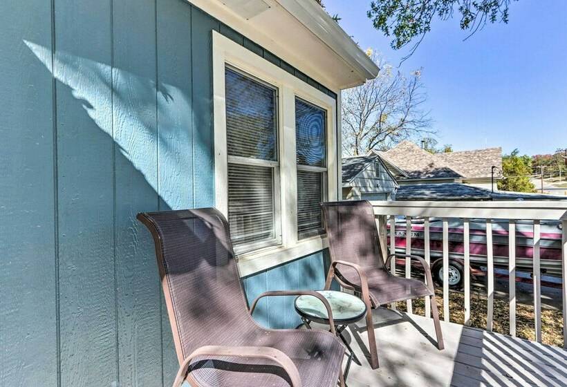 Cozy Warsaw Cottage: Walk To Drake Harbor!