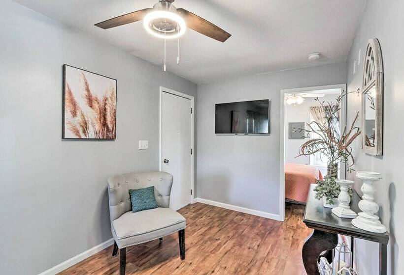 Cozy Warsaw Cottage: Walk To Drake Harbor!