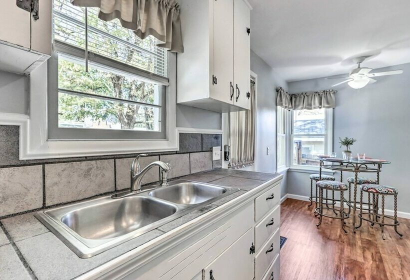 Cozy Warsaw Cottage: Walk To Drake Harbor!