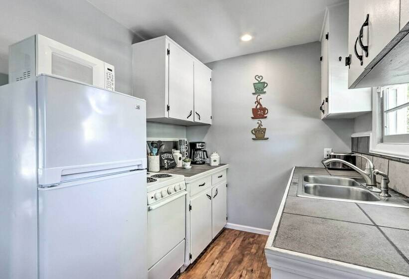 Cozy Warsaw Cottage: Walk To Drake Harbor!