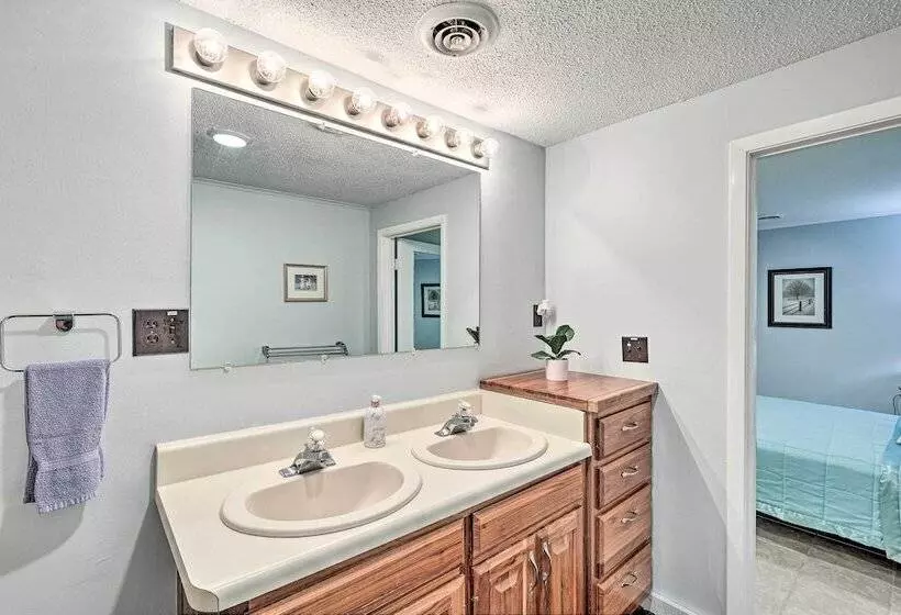 Creekside Roan Mountain Cabin: Walk To Trails