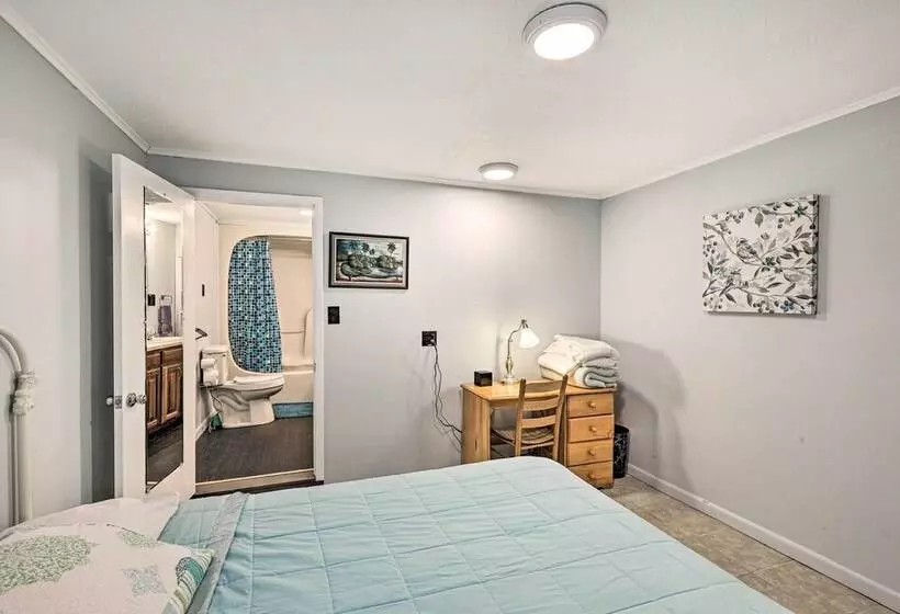 Creekside Roan Mountain Cabin: Walk To Trails