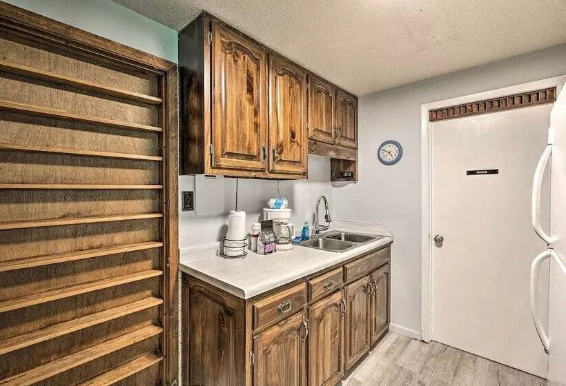 Creekside Roan Mountain Cabin: Walk To Trails