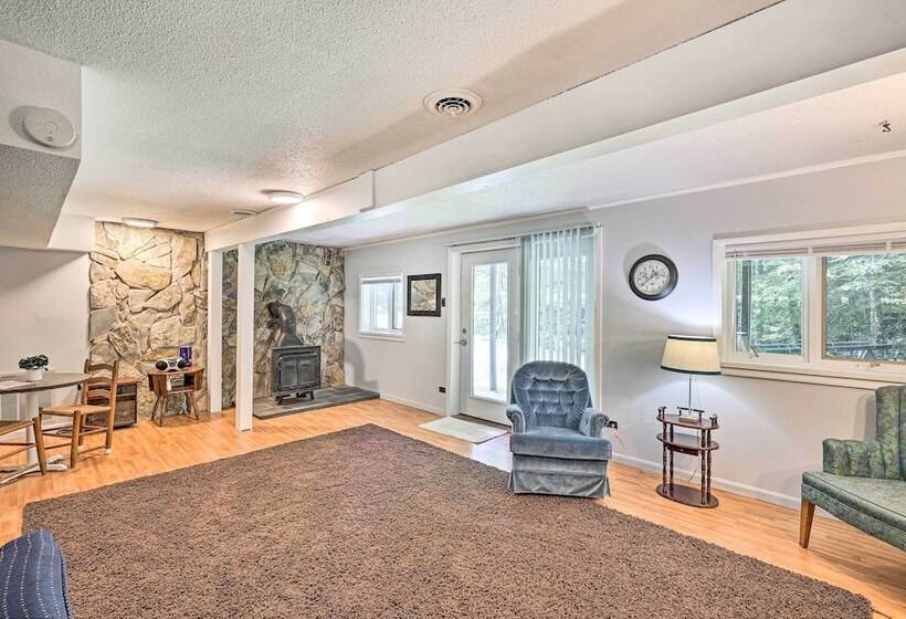 Creekside Roan Mountain Cabin: Walk To Trails