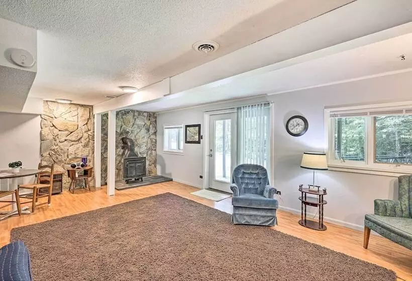 Creekside Roan Mountain Cabin: Walk To Trails