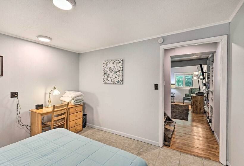 Creekside Roan Mountain Cabin: Walk To Trails