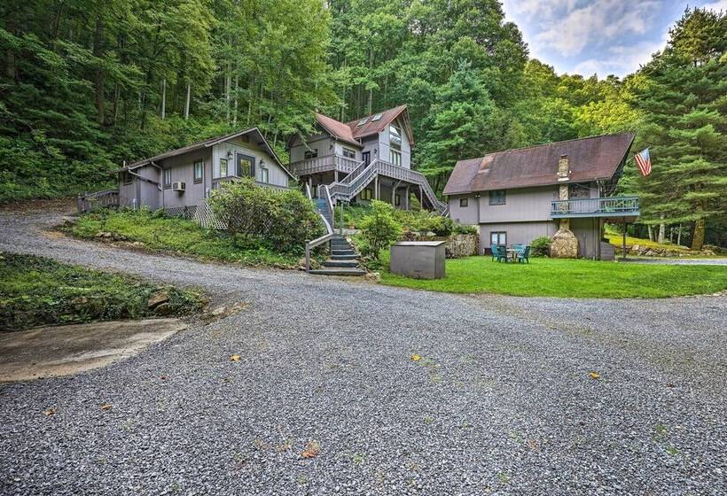 Creekside Roan Mountain Cabin: Walk To Trails