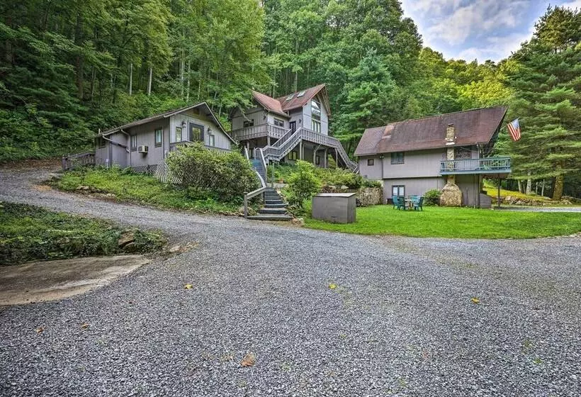 Creekside Roan Mountain Cabin: Walk To Trails